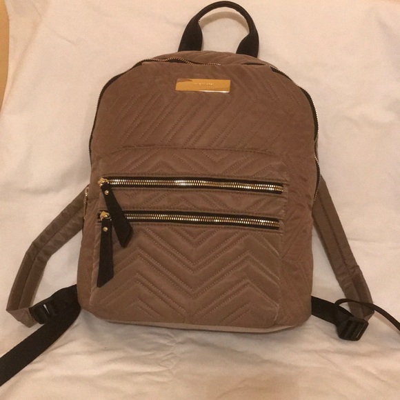 Backpack - Picture 2 of 6